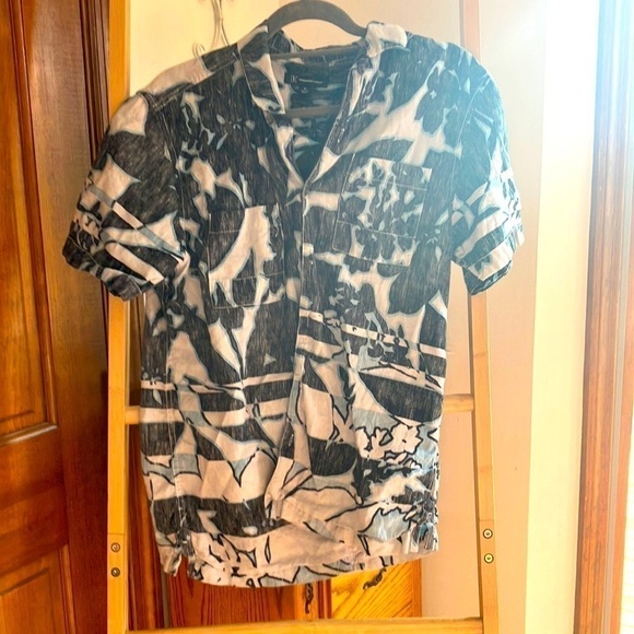 🏷5/25 inc medium shirt(box 2) - Picture 2 of 10